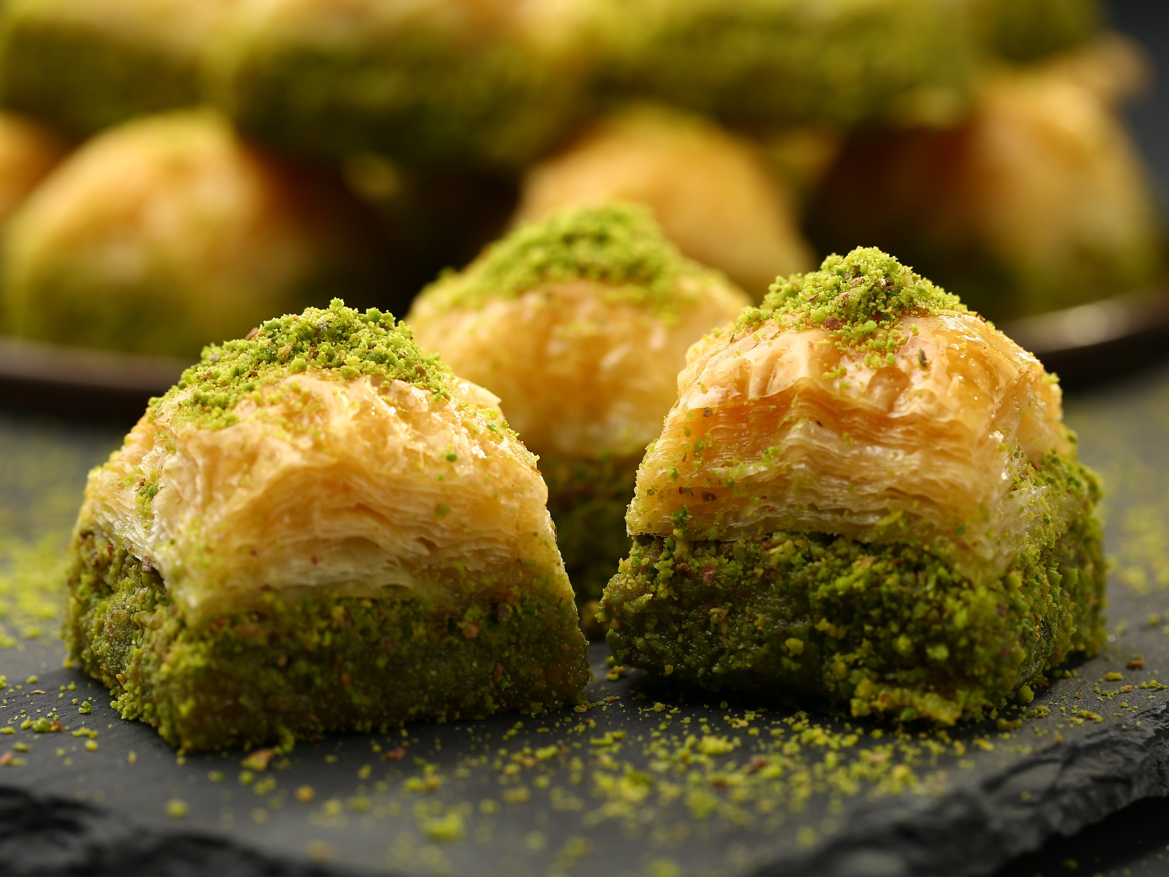 FISTIKLI BAKLAVA/ PİSTACHİOBAKLAVA - 1 Adet / 1 Pieces