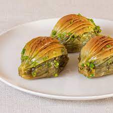 MİDYE BAKLAVA /MUSSEL BAKLAVA - 1 Adet / 1 Pieces